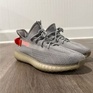 Yeezy Boost 350 V2 Tail Light